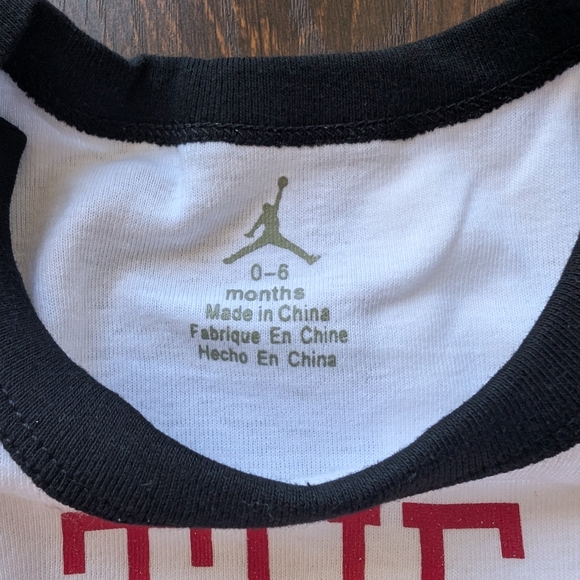 Nike Jordan 3 Piece Baby Hat Onesie Socks Gift Set - Picture 5 of 7